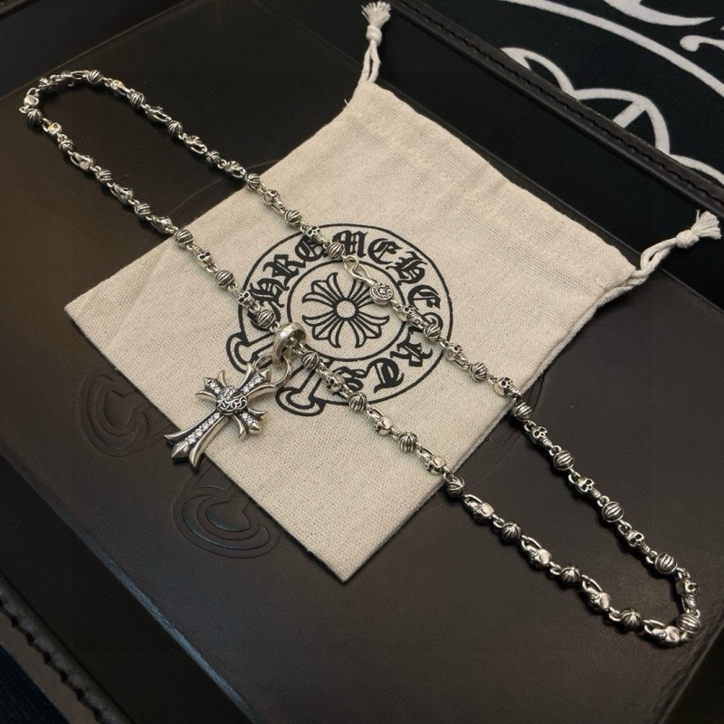 Ch*0me He**ts necklaces